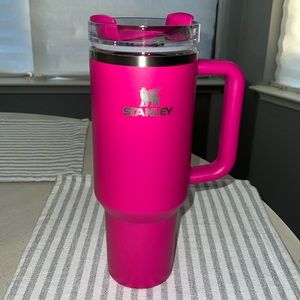 Stanley Flowstate Quencher 40oz Tumbler
Camelia